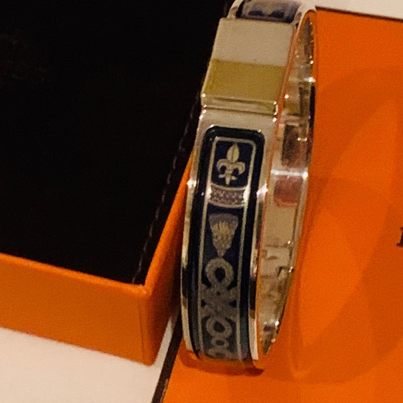 Very Rare Hermes Clic Bracelet in 925 Sterling Silver - Navy Fleur de Lis - PM - Picture 7 of 11